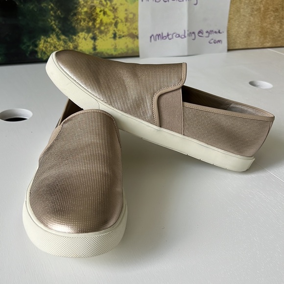 Vince textured gold fabric 10M(40) slip on flats - Picture 11 of 16
